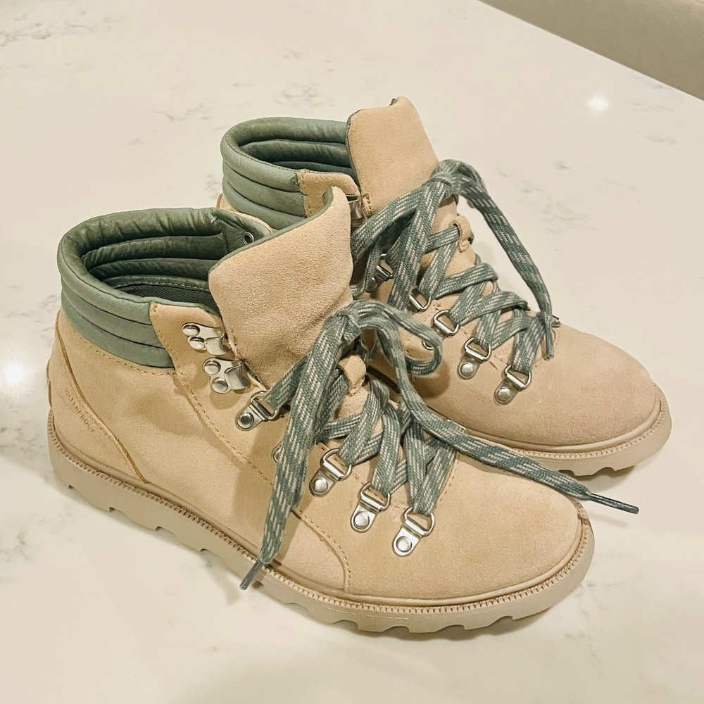 NIB Womens 6 Sorel Ainsley Conquest Hiking Boot